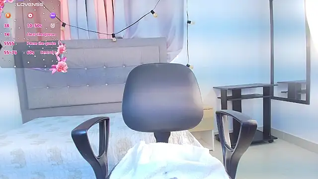 Snapshot of saray_reese chatting on October 3, 2025, 12:28 pm saray reese online show from October 3, 2025, 12:28 pm