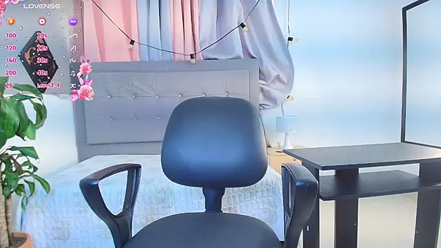 Snapshot of saray_reese chatting on October 7, 2025, 12:17 pm saray reese online show from October 7, 2025, 12:17 pm