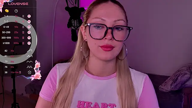 Snapshot of LeksaCandy chatting on November 21, 2025, 3:27 am LeksaCandy online show from November 21, 2025, 3:27 am