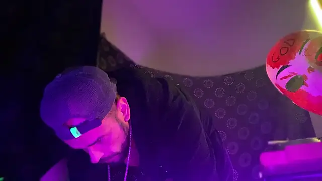 DjDiCKmannOnE online show from May 20, 2026, 9:45 pm