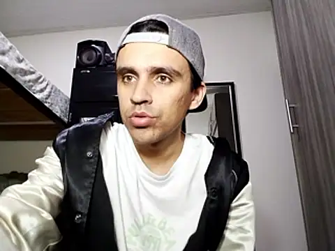 Snapshot of danylano chatting on January 11, 2026, 12:28 am danylano online show from January 11, 2026, 12:28 am