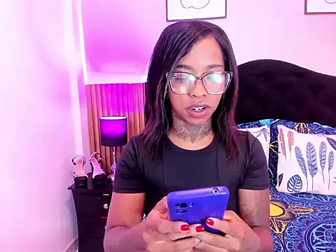 Snapshot of Pauline_Fox chatting on May 29, 2026, 2:39 am Pauline Fox online show from May 29, 2026, 2:39 am