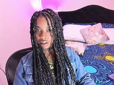 Snapshot of Pauline_Fox chatting on April 14, 2026, 3:44 am Pauline Fox online show from April 14, 2026, 3:44 am