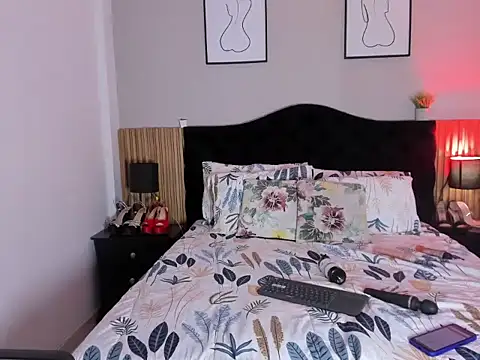 Snapshot of Pauline_Fox chatting on March 31, 2026, 2:57 am Pauline Fox online show from March 31, 2026, 2:57 am