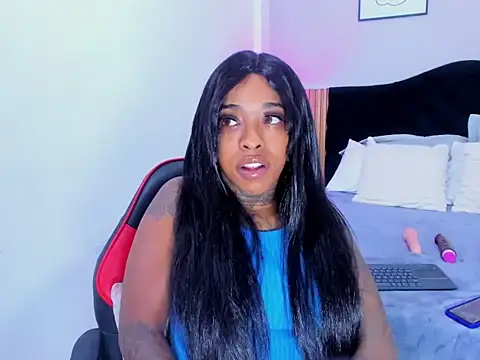 Snapshot of Pauline_Fox chatting on March 2, 2026, 2:23 am Pauline Fox online show from March 2, 2026, 2:23 am