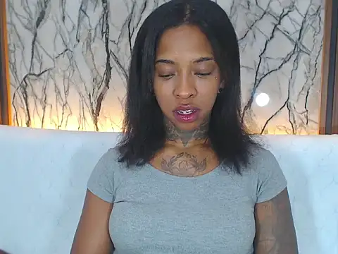 Pauline Fox online show from November 2, 2025, 11:54 pm