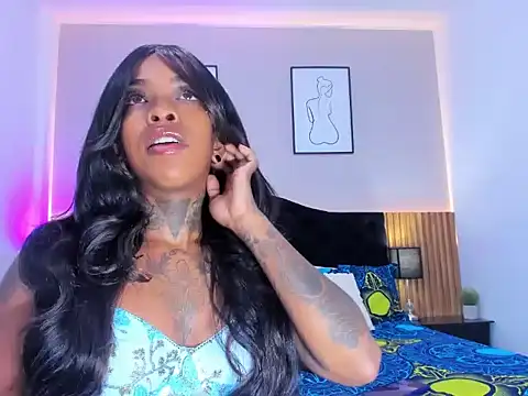 Snapshot of Pauline_Fox chatting on March 6, 2026, 1:33 am Pauline Fox online show from March 6, 2026, 1:33 am