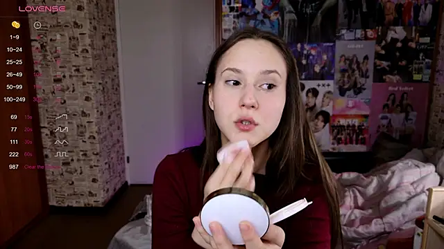 LucyRose3 online show from November 6, 2025, 4:44 pm