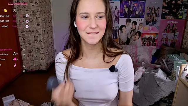 LucyRose3 online show from November 4, 2025, 3:49 pm