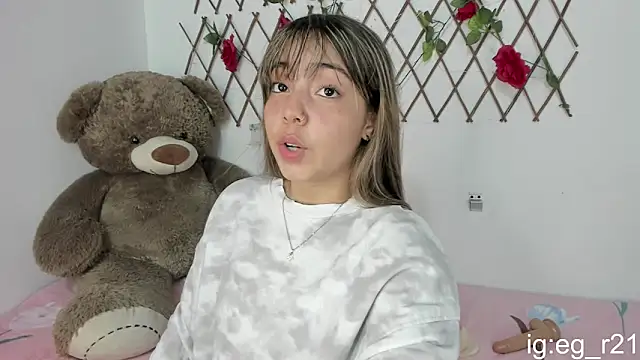 Snapshot of emma_grays2 chatting on October 10, 2025, 4:02 am emma grays2 online show from October 10, 2025, 4:02 am