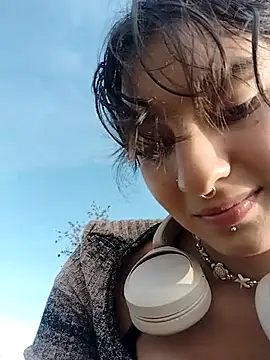 Snapshot of LuaBusch chatting on February 4, 2026, 10:16 pm LuaBusch online show from February 4, 2026, 10:16 pm