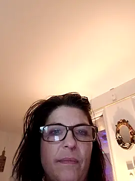 Snapshot of Neveah1 chatting on October 7, 2025, 8:48 am Neveah1 online show from October 7, 2025, 8:48 am