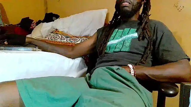 EYEzIAM online show from May 18, 2026, 4:29 am