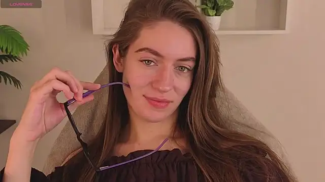 Snapshot of Agnes_Wells chatting on March 27, 2026, 1:25 am Agnes Wells online show from March 27, 2026, 1:25 am