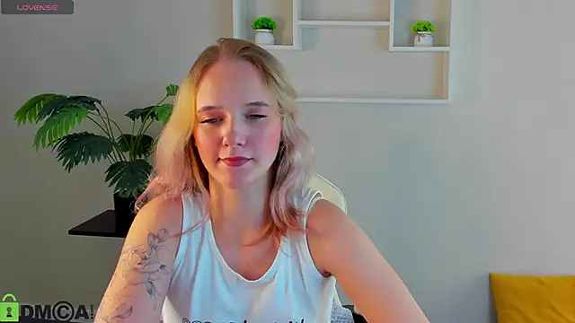 Snapshot of Casey_Sweeet chatting on October 15, 2025, 2:58 pm Casey Sweeet online show from October 15, 2025, 2:58 pm