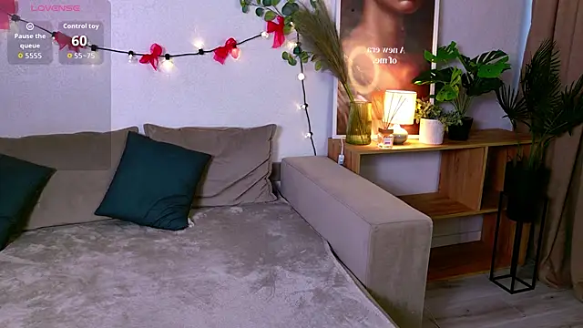 Snapshot of Elina_Star chatting on February 23, 2026, 1:44 pm Elina Star online show from February 23, 2026, 1:44 pm