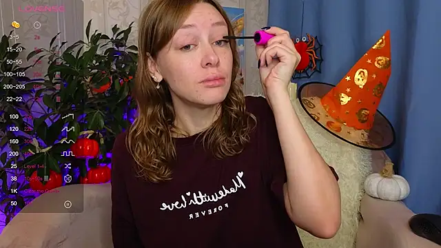 Snapshot of evashiny_ chatting on October 24, 2025, 2:10 am evashiny online show from October 24, 2025, 2:10 am