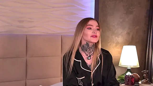 AriWild online show from December 2, 2025, 4:14 am