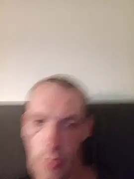 Wojtek150398 online show from June 20, 2026, 1:43 am