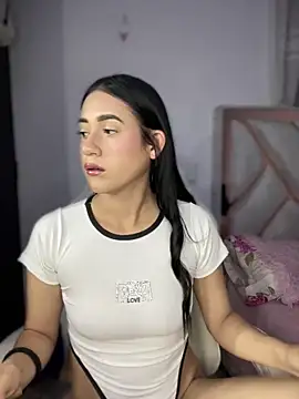 Snapshot of isabela_l chatting on March 25, 2026, 11:47 pm isabela l online show from March 25, 2026, 11:47 pm