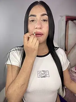 Snapshot of isabela_l chatting on April 3, 2026, 12:06 am isabela l online show from April 3, 2026, 12:06 am