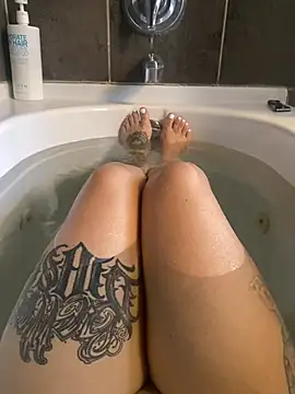 starsaligned online show from April 4, 2026, 1:34 am