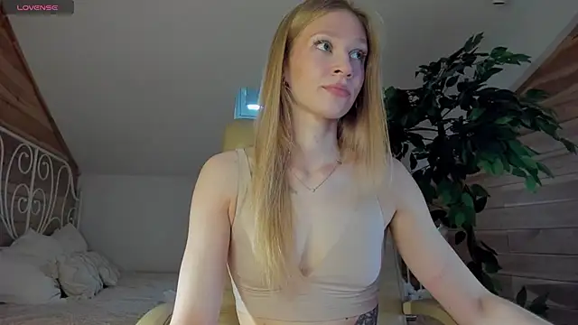 Snapshot of AuroraShoww chatting on September 14, 2025, 1:00 pm AuroraShoww online show from September 14, 2025, 1:00 pm