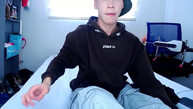 lucky stricke online show from September 18, 2025, 8:34 pm