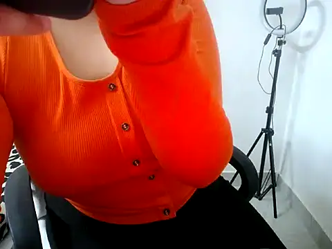 Roshi Love online show from April 10, 2026, 4:47 pm