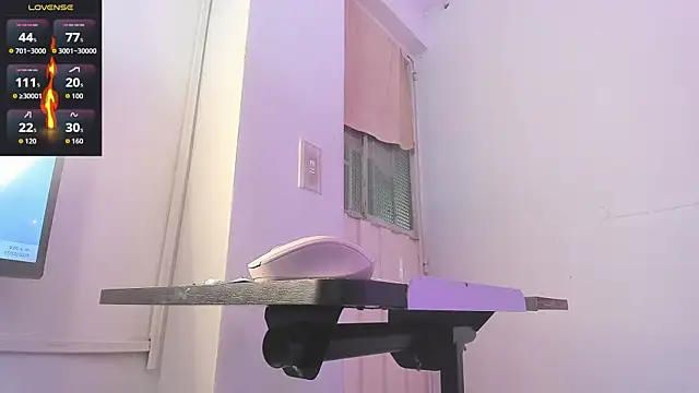 bella houston  online show from October 27, 2025, 1:01 pm