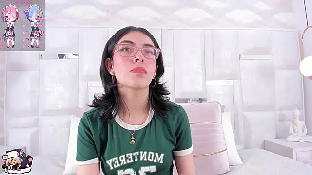 Im Molly Angel online show from November 4, 2025, 8:01 pm