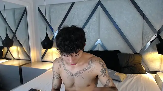 Enzo Hunter online show from October 17, 2025, 3:54 am