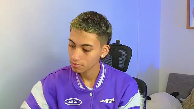 yulian vasquez online show from October 7, 2025, 12:17 pm