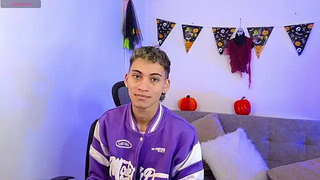 yulian vasquez online show from October 29, 2025, 12:26 pm