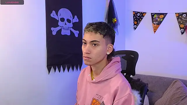 yulian vasquez online show from October 17, 2025, 12:18 pm