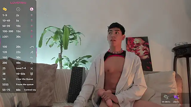 Snapshot of LoganTwink18 chatting on February 25, 2026, 2:28 pm LoganTwink18 online show from February 25, 2026, 2:28 pm