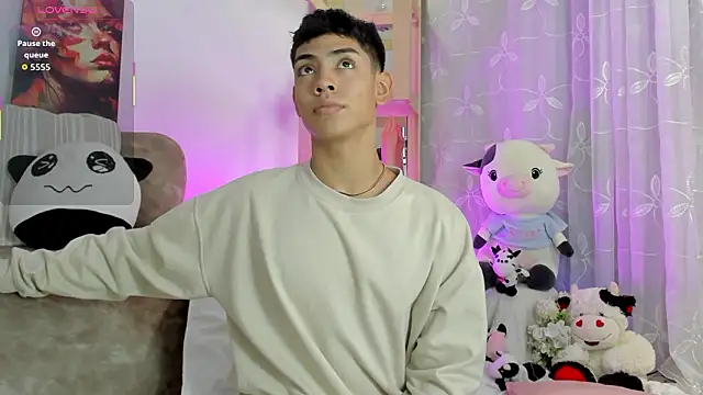 Snapshot of LoganTwink18 chatting on February 14, 2026, 1:17 am LoganTwink18 online show from February 14, 2026, 1:17 am