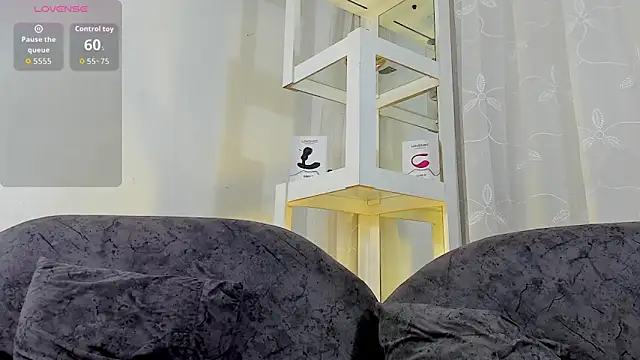 LoganTwink18 online show from September 16, 2025, 2:40 pm