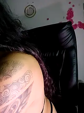 Snapshot of Valenn_fernandez chatting on July 14, 2026, 2:05 am Valenn fernandez online show from July 14, 2026, 2:05 am