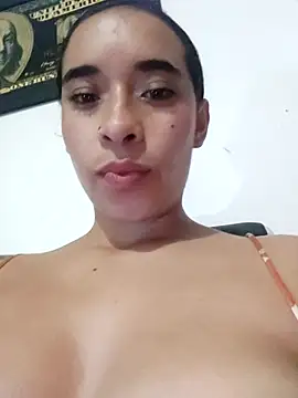 Valenn fernandez online show from May 5, 2026, 2:58 am