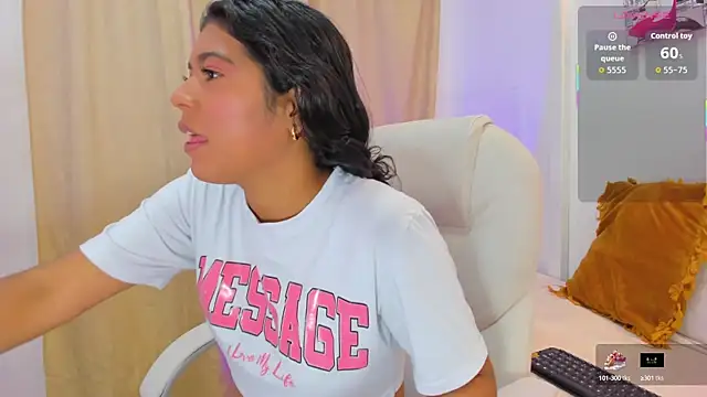Snapshot of andrea_sanchezz chatting on September 23, 2025, 11:50 am andrea sanchezz online show from September 23, 2025, 11:50 am