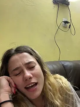 Snapshot of blond-96 chatting on September 15, 2025, 11:05 pm blond-96 online show from September 15, 2025, 11:05 pm