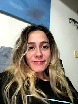 Snapshot of blond-96 chatting on October 31, 2025, 9:17 am blond-96 online show from October 31, 2025, 9:17 am