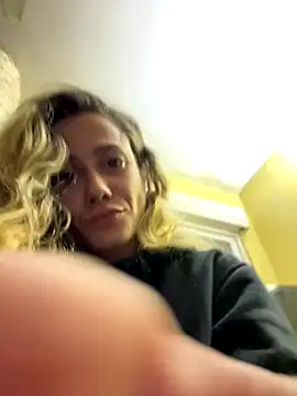 Snapshot of blond-96 chatting on October 27, 2025, 8:59 am blond-96 online show from October 27, 2025, 8:59 am