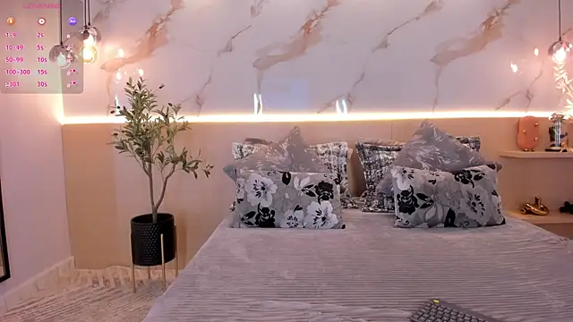 isabellasouza online show from September 20, 2025, 11:37 am