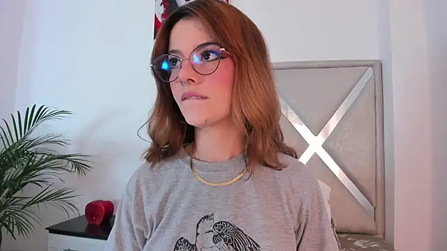 Snapshot of abby_jones2 chatting on March 6, 2026, 5:02 am abby jones2 online show from March 6, 2026, 5:02 am