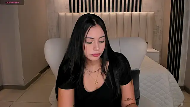 AmbarJames  online show from April 4, 2026, 12:01 pm