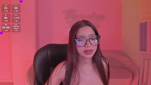 SophieHouston  online show from July 7, 2026, 6:47 am