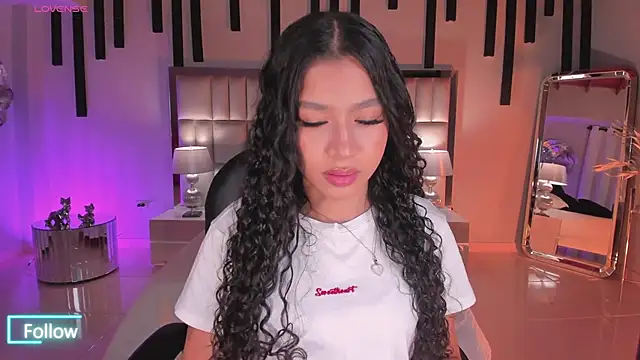 SophieHouston  online show from December 5, 2025, 3:49 am