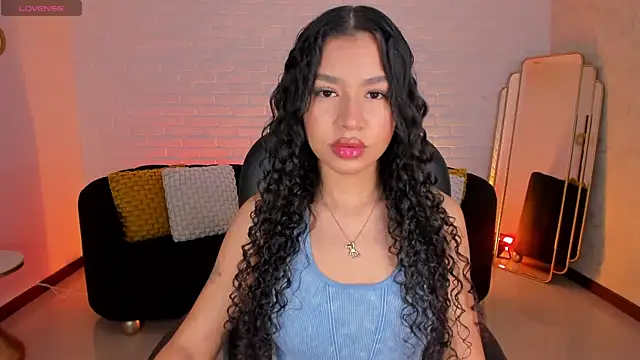 SophieHouston  online show from October 20, 2025, 6:04 am